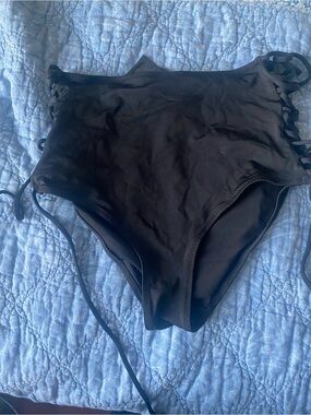 H&M black swimming bottom